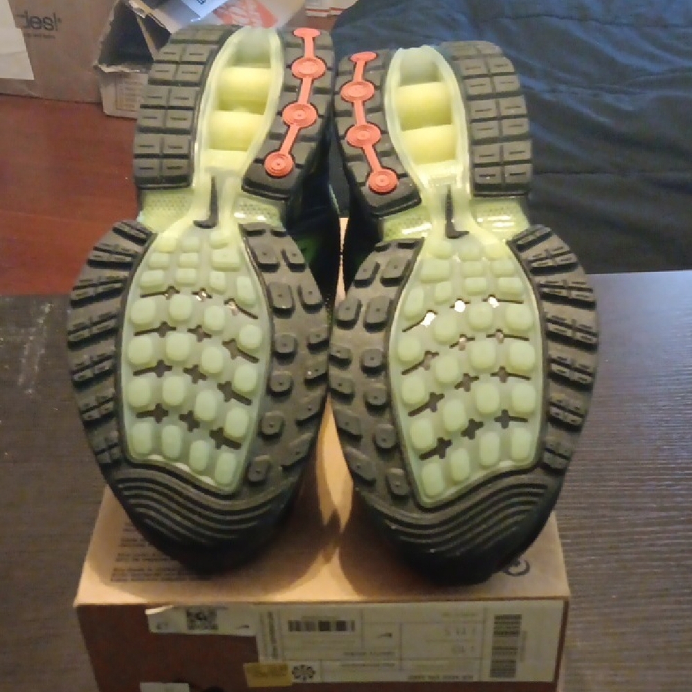 Nike Air Max Sneakers - Lemon Twist and Black Mens SZ 10 Womens SZ 11.5 NWOT - Picture 9 of 9